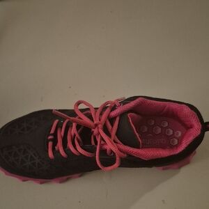 L.A. Gear Black and Pink Athletic Shoes